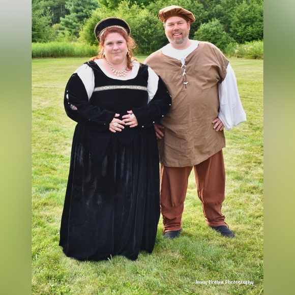 Majestic Velvets Renaissance Medieval Black Velvet Gabriella Plus Size Dress - Picture 1 of 7